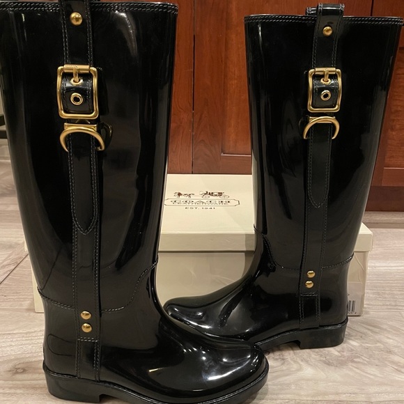 shiny riding boots